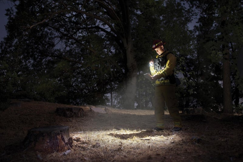 MAGLITE SP2P03H 332-Lumen Mini LED Pro Flashlight (Red) - Image 2