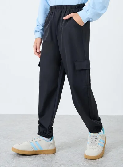 ستايلي بنطال جوغر كارجو بلون أسود سادة