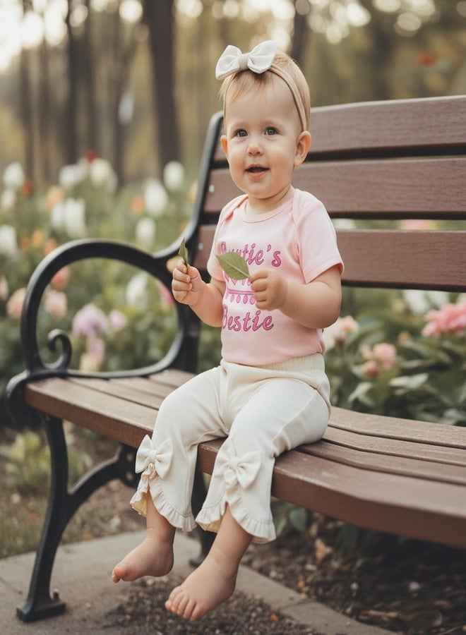 طقم ملابس ربيعي مكون من 3 قطع من Aunties Besties Baby Girl، يتضمن رومبير بأكمام قصيرة مطبوع عليه حروف، وبنطال واسع، وعصابة رأس (وردي، 6-9 أشهر). - Image 2