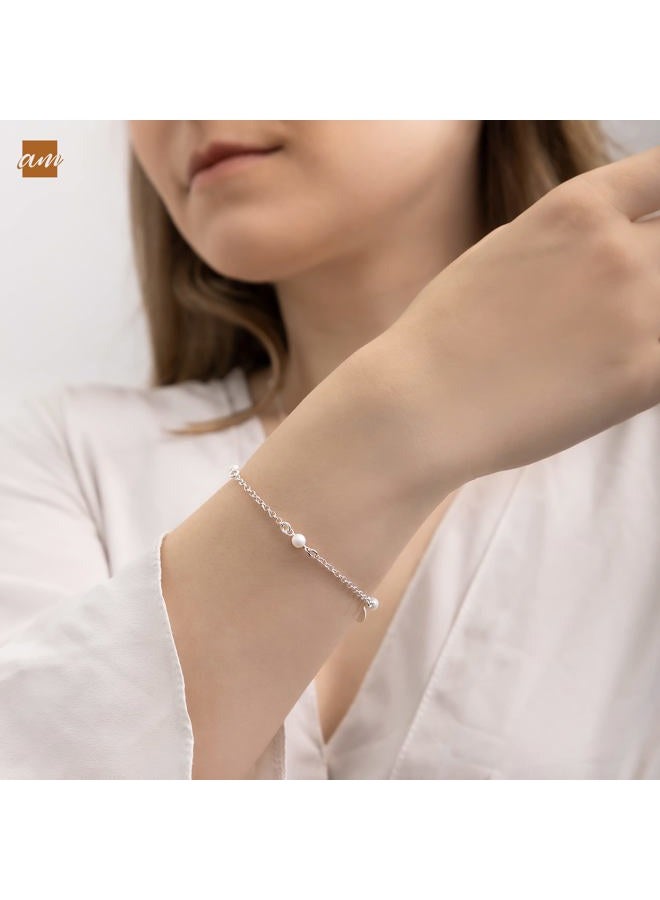 Amberta سوار من اللؤلؤ العذب للنساء من فضة 925: سوار سلسلة لؤلؤ فضي مع لآلئ بحجم 4-5 مم - Image 2