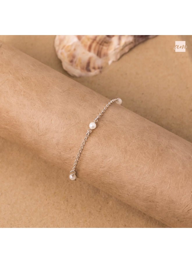 Amberta سوار من اللؤلؤ العذب للنساء من فضة 925: سوار سلسلة لؤلؤ فضي مع لآلئ بحجم 4-5 مم - Image 3