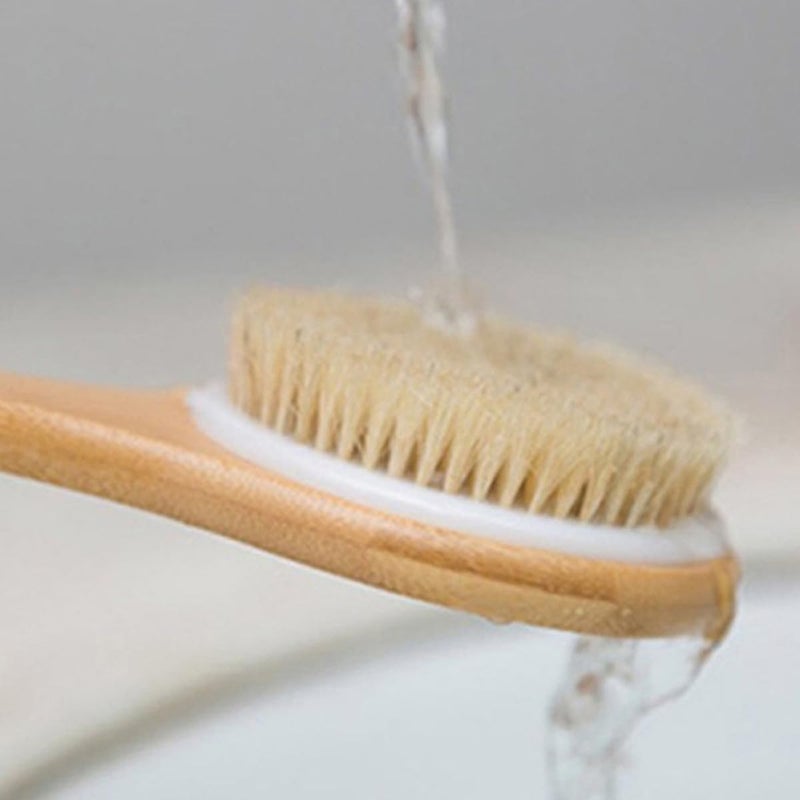 فرشاة شطف الظهر والاستحمام من شركة SHOWERORO ذات مقبض طويل وشعيرات ناعمة، مثالية للتنظيف العميق وتقشير الجلد، وأداة لغسل الجسم مناسبة للاستخدام في البيئات الرطبة والجافة. - Image 3