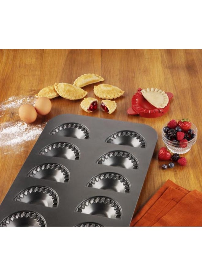 chicago metallic Professional Mini-Hand-Pie Pan with Cut-and-Press Tool, 20-Inch-by-11.25-Inch - Image 3