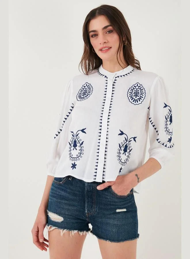 ليلا قميص قطني نسائي بأكمام ثلاثة أرباع وياقة قاضي مطرز من قماش الشيلة