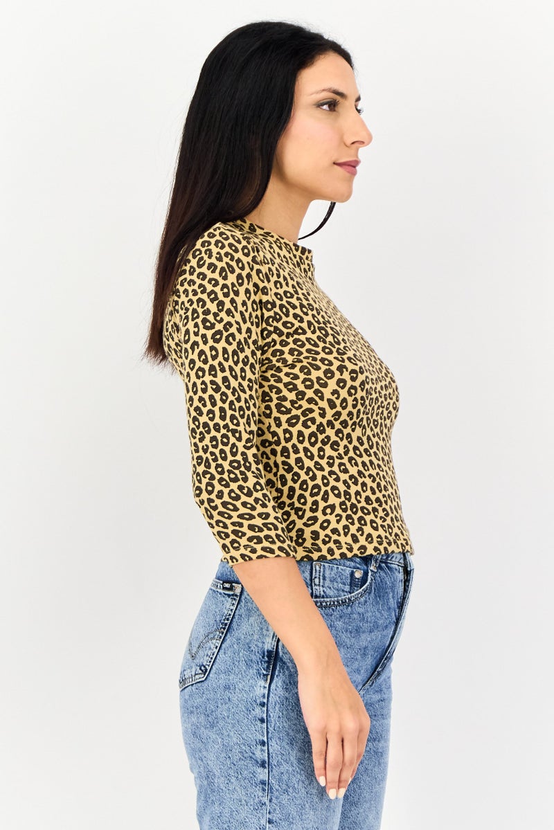 Levi's بلوزة نسائية بأكمام طويلة وطوق دائري بنقشة حيوانات، متعددة الألوان - Image 4