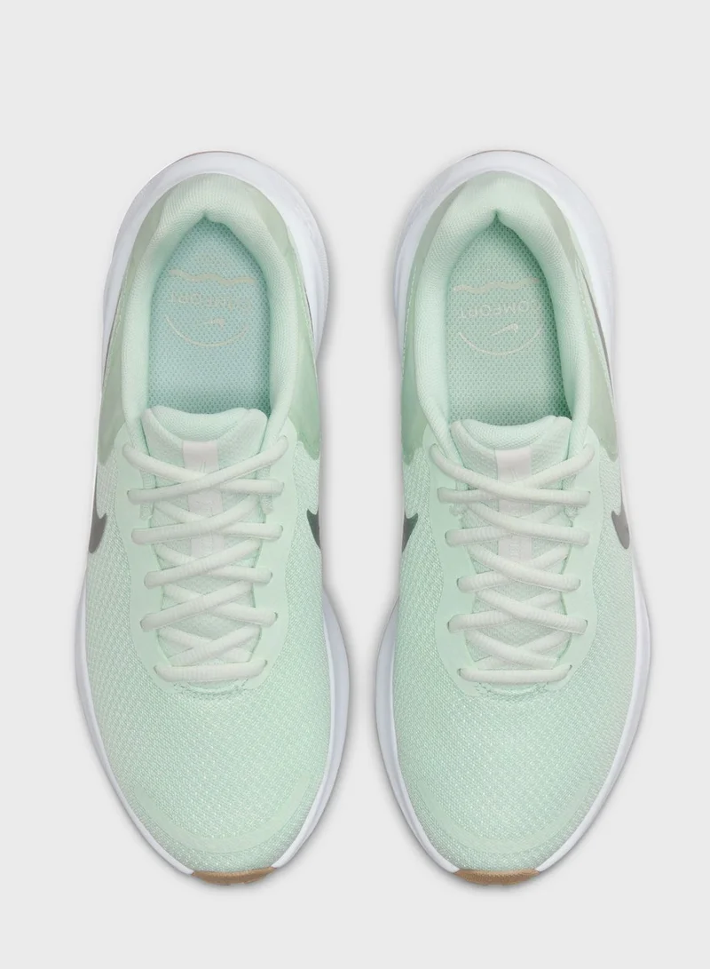 Nike Revolution 7