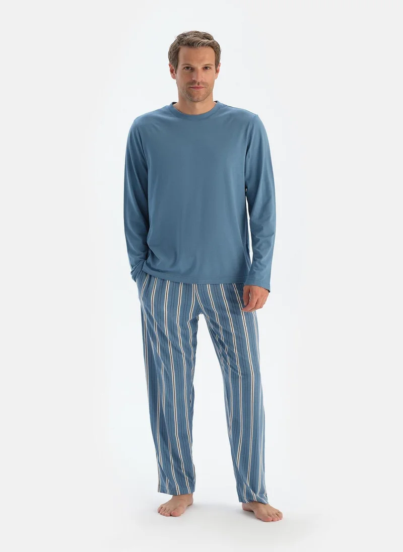 داجي T-shirt & Trousers Pajama Set Crew Neck Supreme Mid Rise Sleepwear