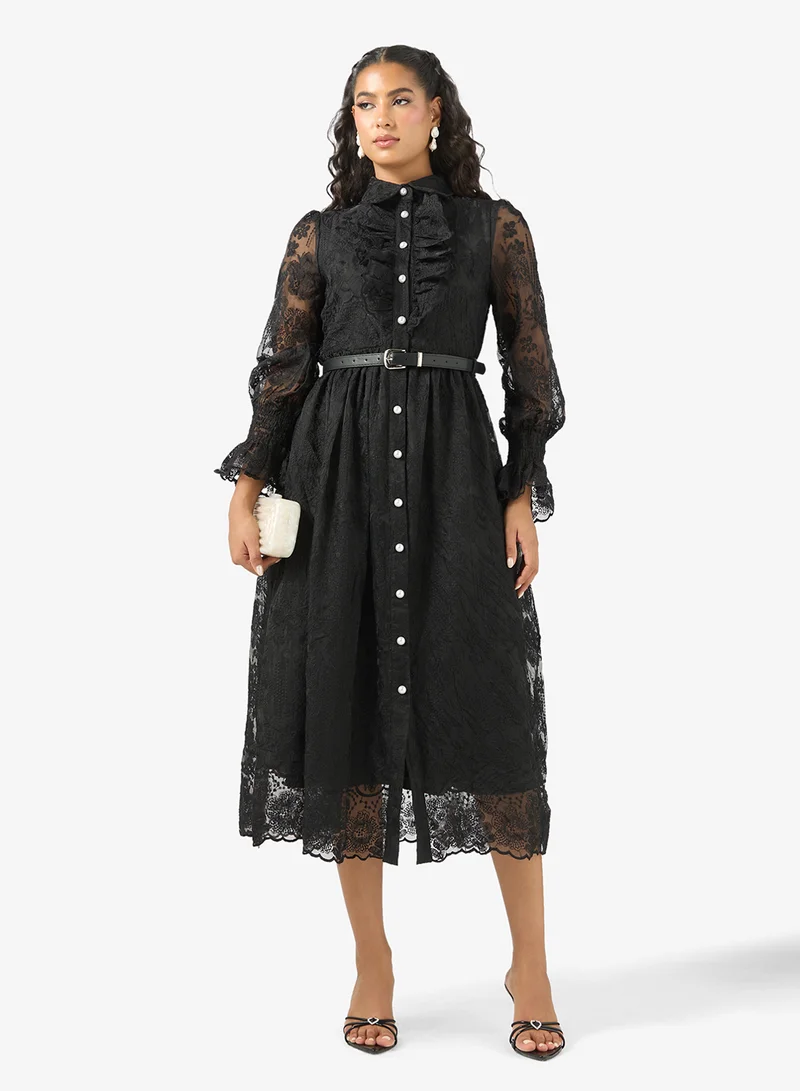 خزانة فستان دانتيل بتصميم