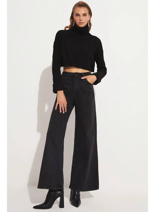JUNE June Exclusive Turtleneck Sweater Black