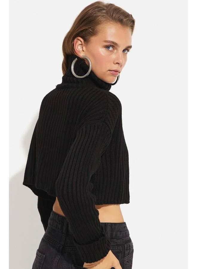 JUNE June Exclusive Turtleneck Sweater Black