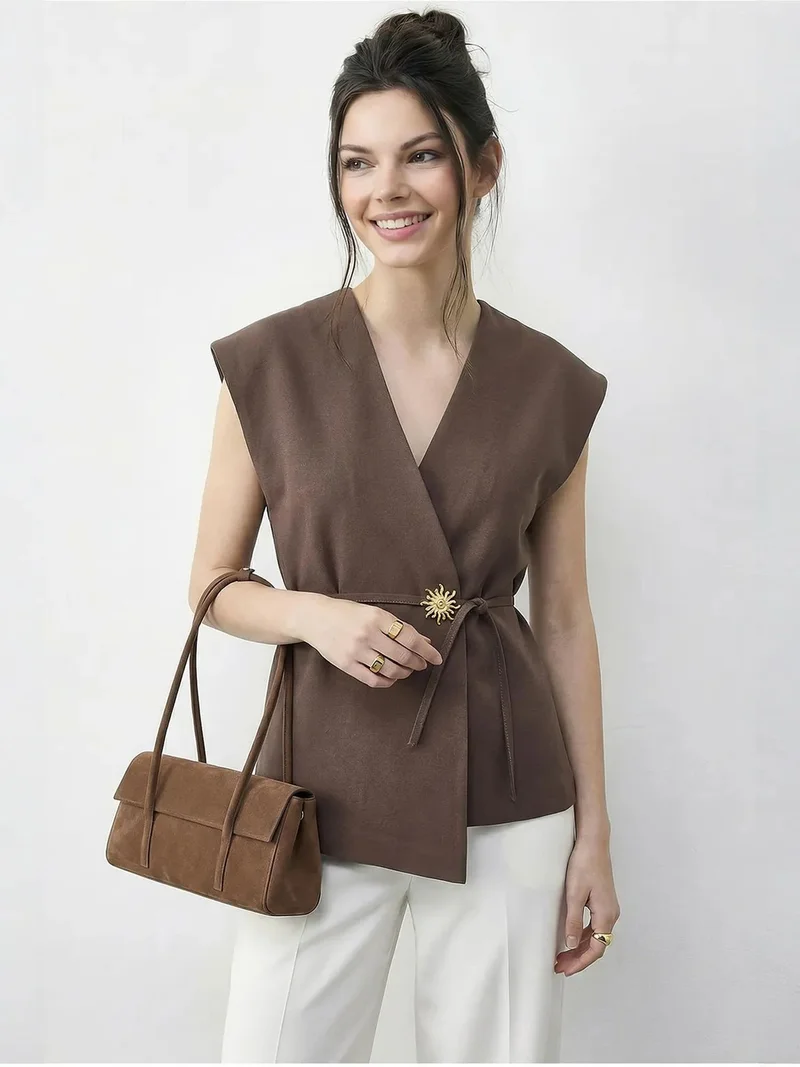بيانكو لوتشي LUCCI Belted V-Neck Crepe Waistcoat