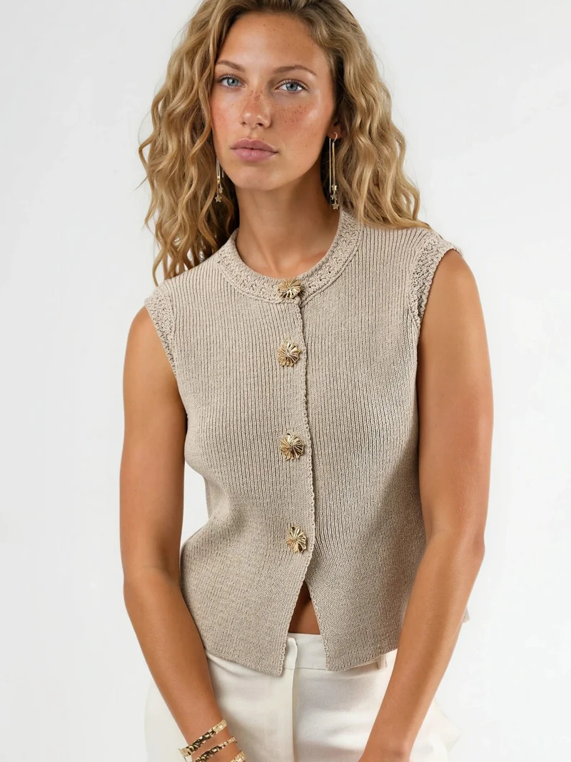 Qustyle QU STYLE Textured Crew Neck Knit Top with Button Details