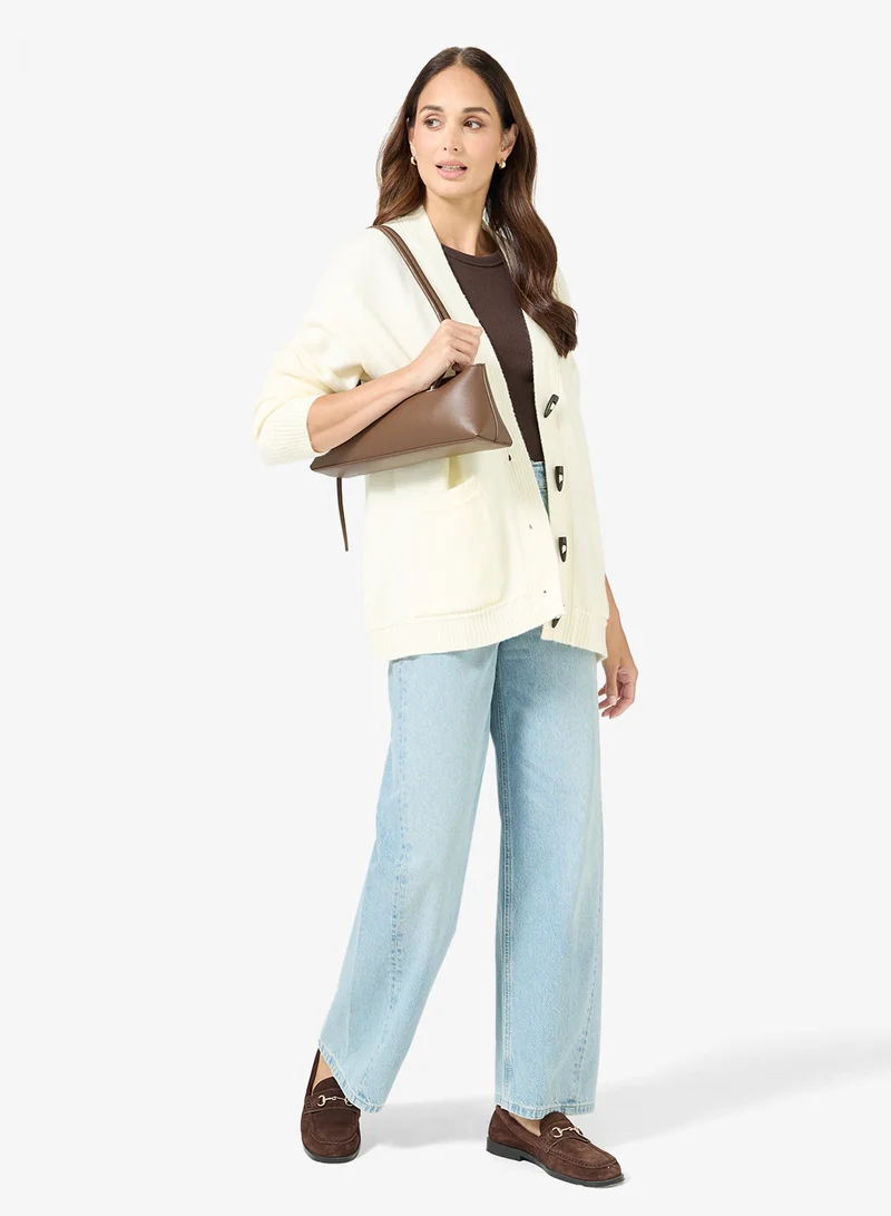 ايلا كارديجان بأزرار