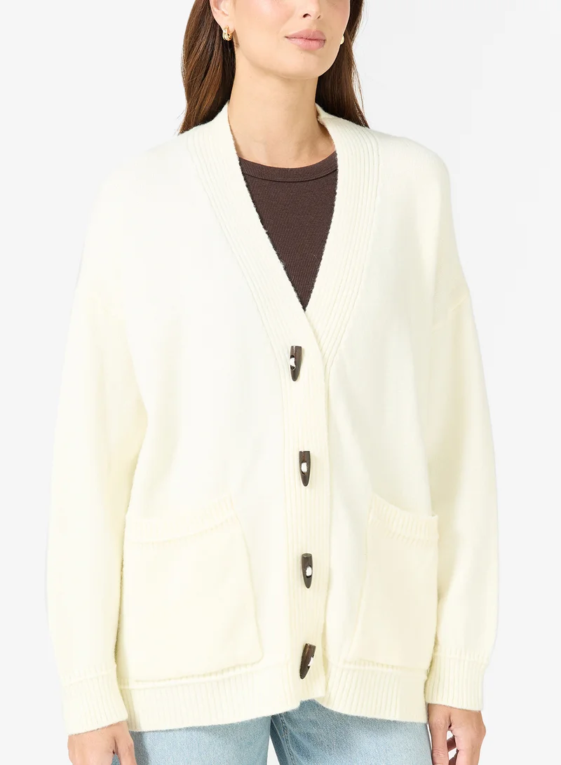 ايلا كارديجان بأزرار