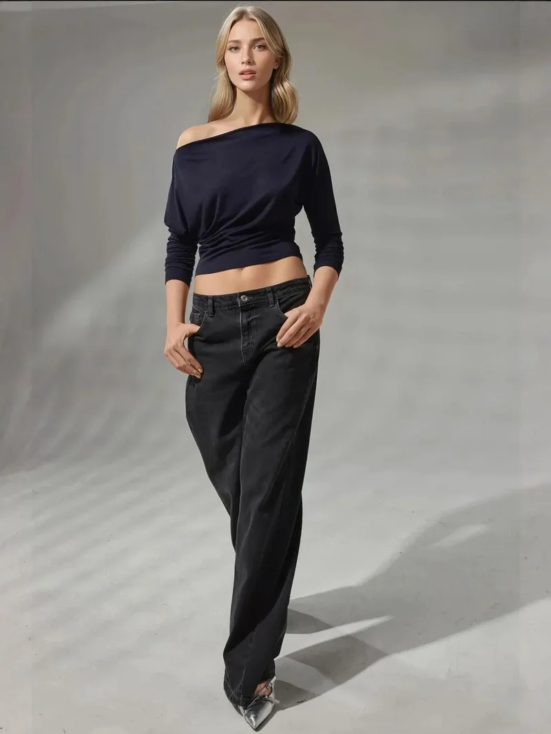 هيكاب تيشيرت محبوك بأكمام طويلة وياقة غير متماثلة ومرونة