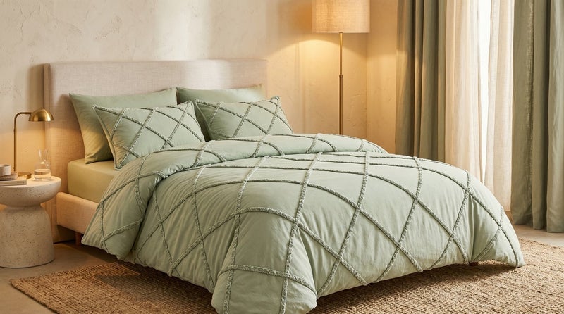 HOMETOPIA Luxury King Size 6-Piece Comforter Set 264×229 cm – Embossed Fabric, Ultra Soft & Breathable Fabric, Comfortable, All-Season Use, Premium Quality, Ideal for AC Rooms & Home Use in Saudi Arabia. - Image 3