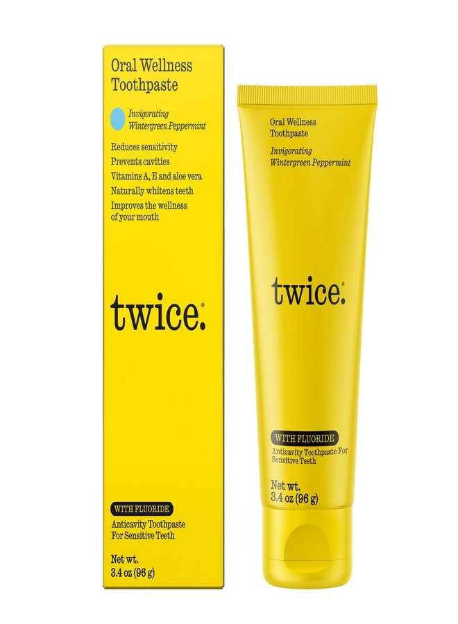 تويس معجون أسنان بالفلورايد مضاد للتسوس مرتين - تخفيف الحساسية، تبييض الأسنان، وانتعاش النفس - معجون أسنان طبيعي بنكهة النعناع الشتوي - 3.4 أونصة - Image 1