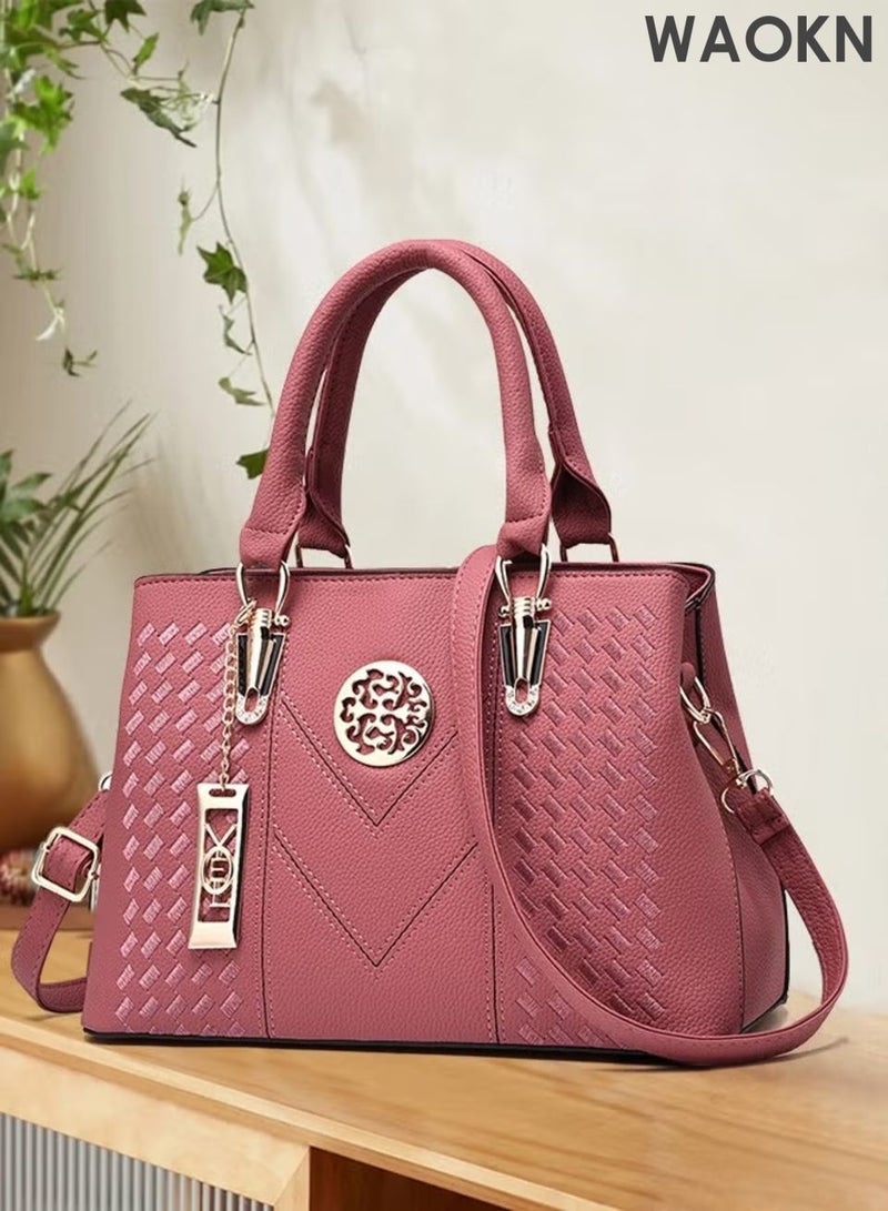 دبليو أيه أو كي أن حقيبة يد نسائية أنيقة مطرزة، حقيبة كتف، ذات سعة كبيرة، حقيبة مراسلة، مناسبة للتنقلات اليومية والعمل، مزودة بأحزمة كتف قابلة للتعديل، وجيوب تخزين متعددة لتلبية احتياجات السفر اليومية، مناسبة للجنسين، لون وردي. - Image 5