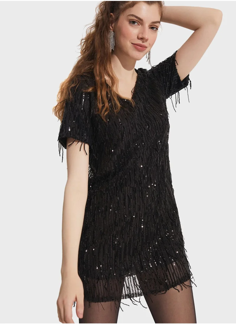 جون V-Neck Knitted Dress