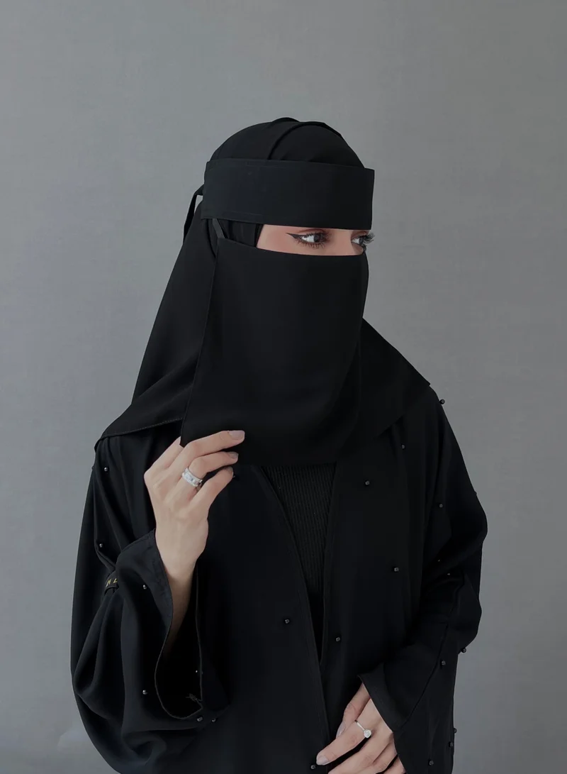 عبايات لوسين نقاب كوري وسط مطاط مايل ومقوى 9 انش
