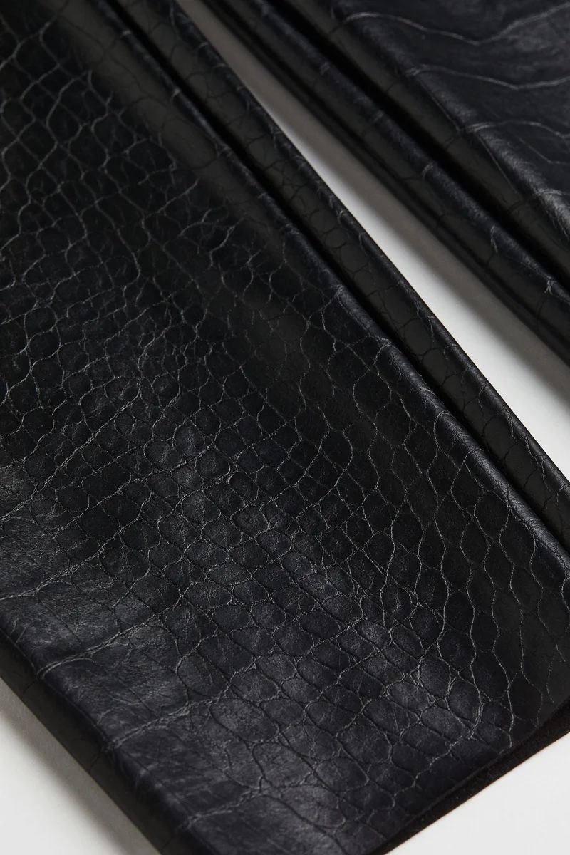 H&M Crocodile-patterned leggings