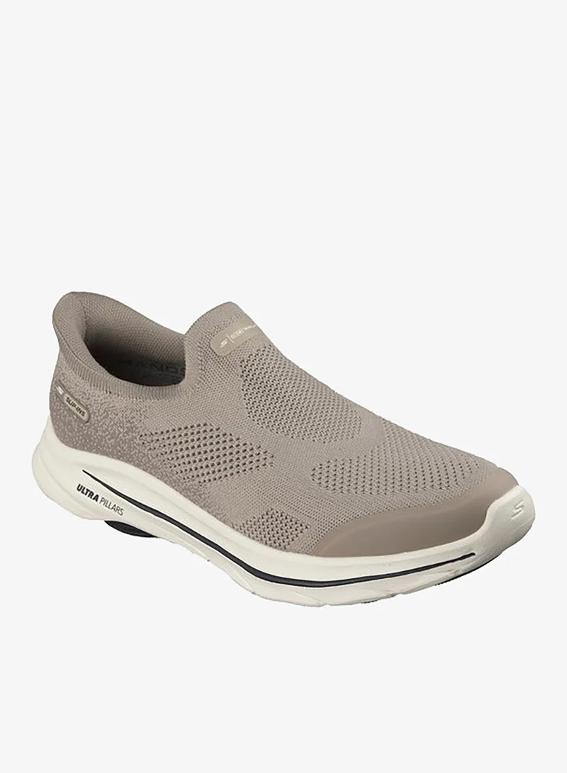 Men Go Walk 8 Slip-On Sports Shoes