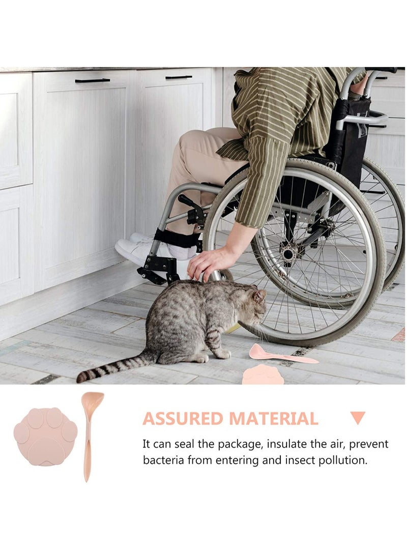 SYOSI أغطية علب طعام الحيوانات الأليفة وملاعق، أغطية علب سيليكون خالية من BPA تناسب معظم أحجام علب طعام الكلاب والقطط، غطاء واحد يناسب معظم أحجام علب طعام الكلاب والقطط القياسية باللون الوردي - Image 4