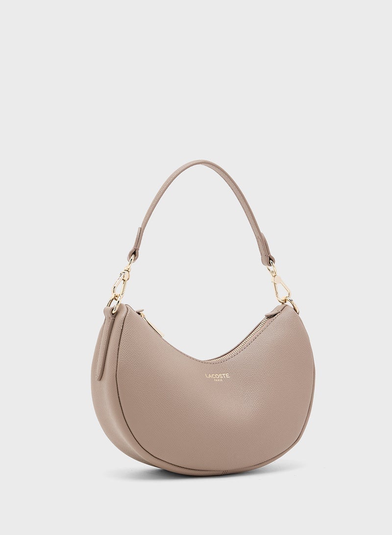 LACOSTE حقيبة كتف مزينة بسلسلة - Image 3