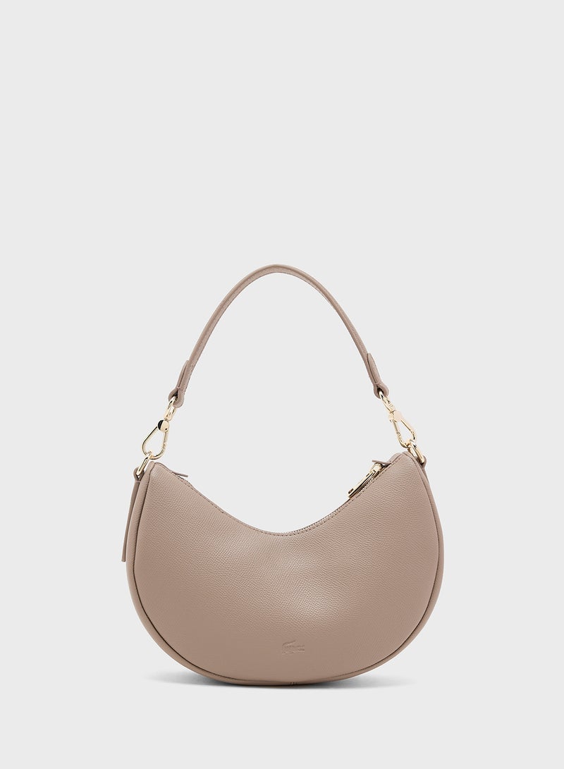 LACOSTE حقيبة كتف مزينة بسلسلة - Image 2