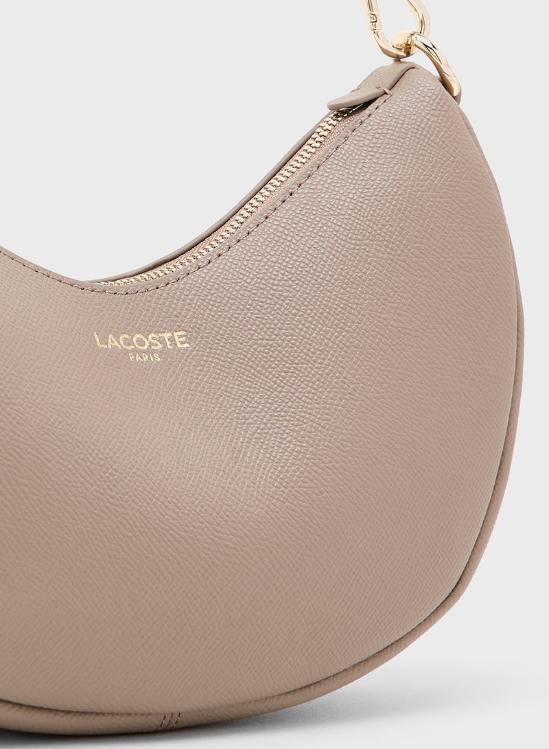 LACOSTE حقيبة كتف مزينة بسلسلة - Image 4