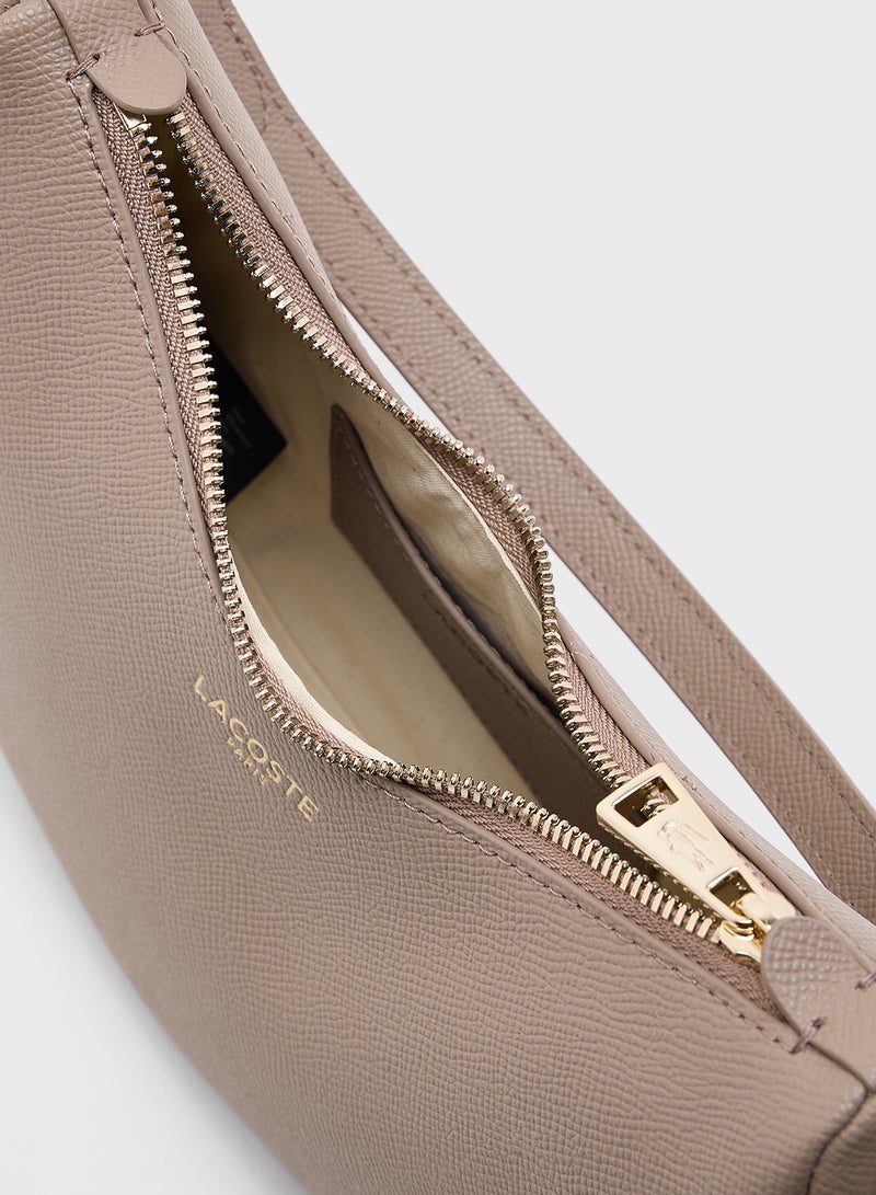 LACOSTE حقيبة كتف مزينة بسلسلة - Image 5