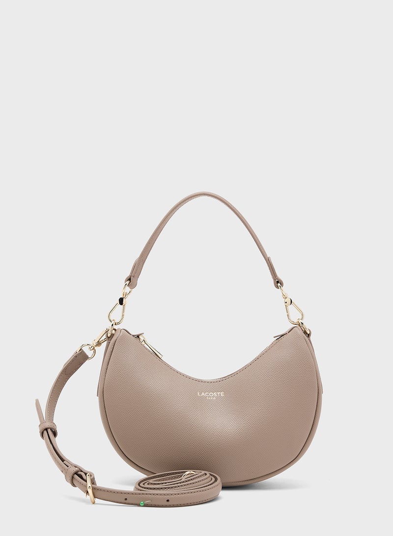 LACOSTE حقيبة كتف مزينة بسلسلة - Image 1