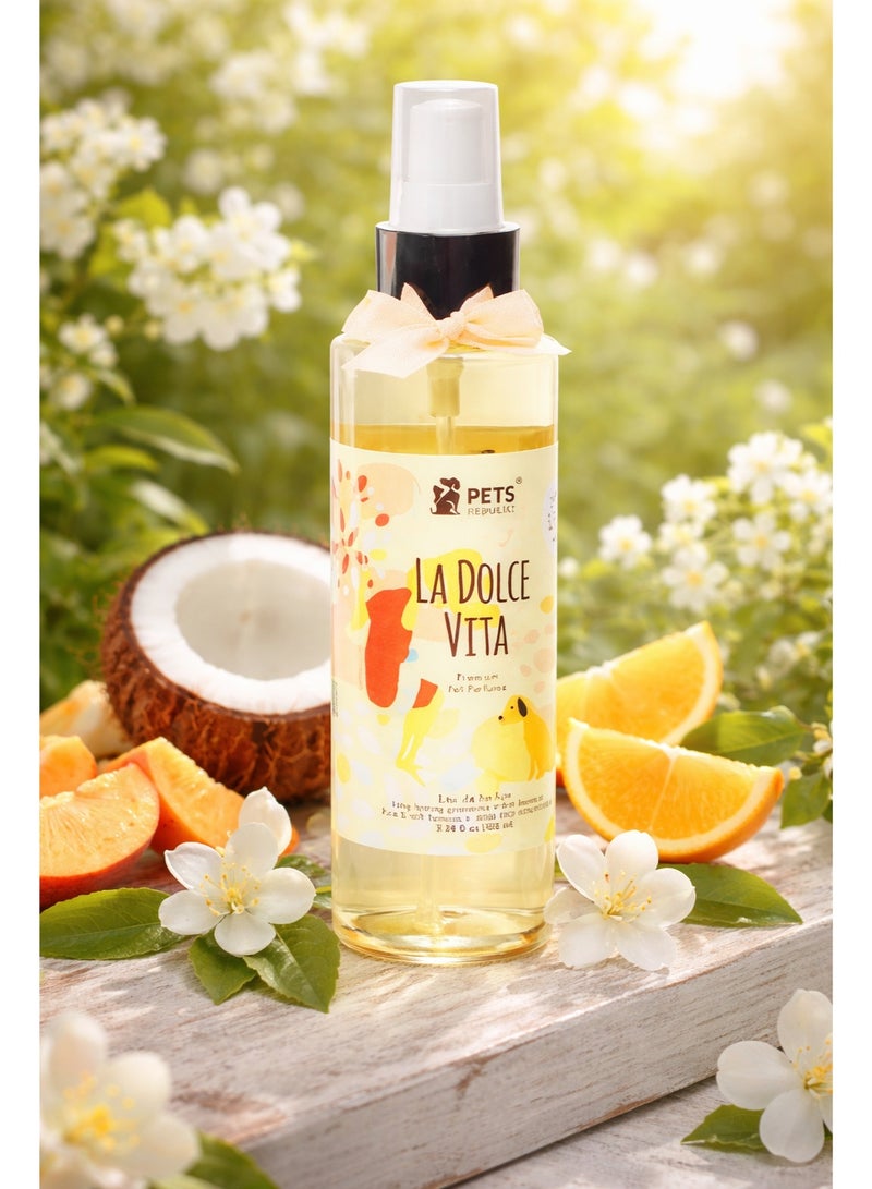 عطر للحيوانات الأليفة برائحة الحمضيات وجوز الهند (La Dolce Vita) من Pets Republic – بخاخ منعش يدوم طويلاً للقطط والكلاب – خالي من الكحول (125 مل)