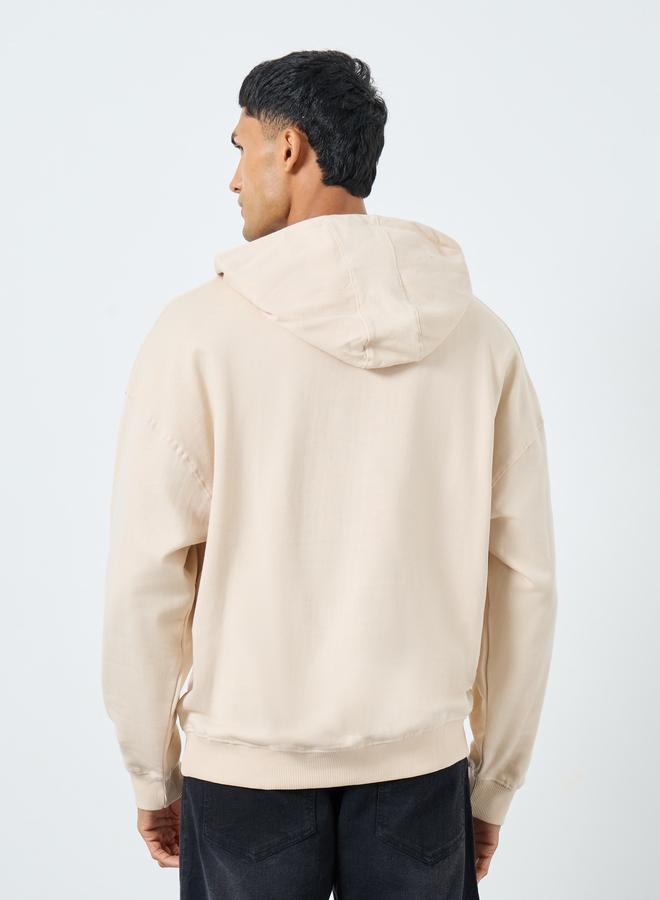 ستايلي هودي واسع بتفاصيل مُطرّزة - Image 4