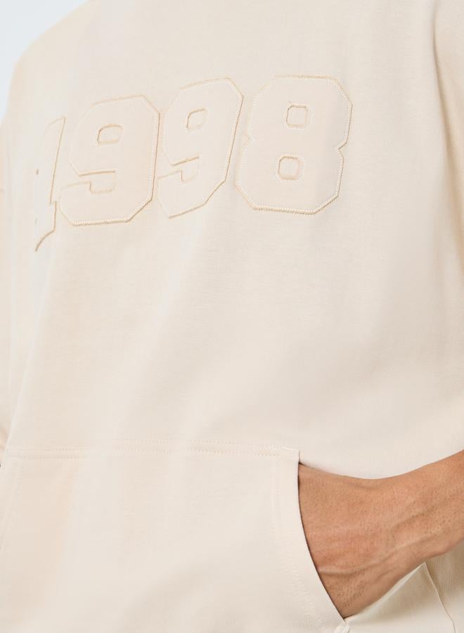 ستايلي هودي واسع بتفاصيل مُطرّزة - Image 3