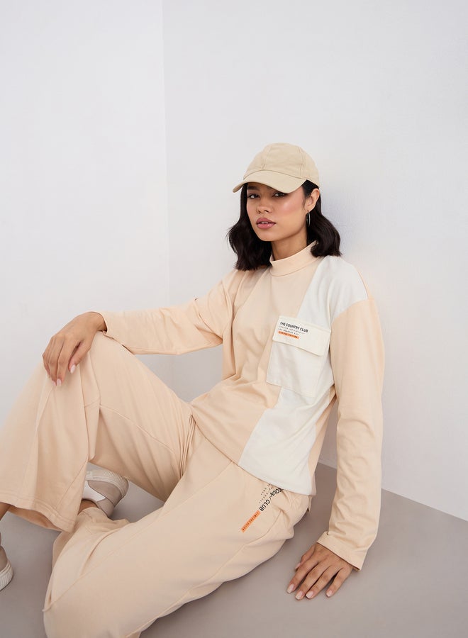 ستايلي طقم منسق من جوغر وتيشيرت بتفاصيل مُتباينة - Image 5