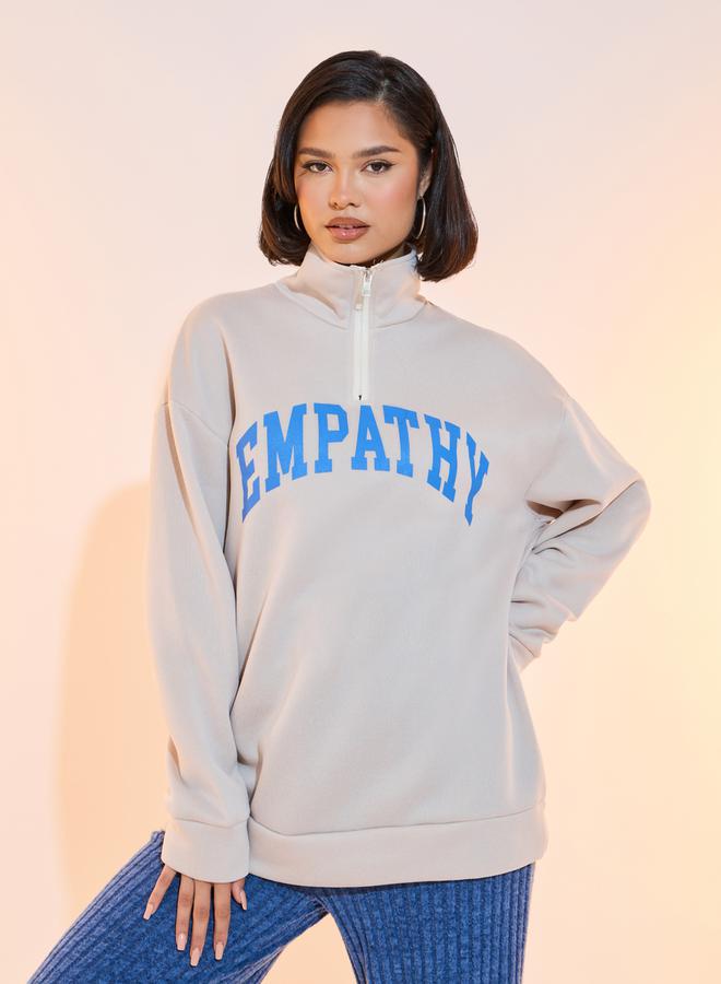 تايك تو سويت شيرت بطبعة كتابة وأكتاف منخفضة - Image 2