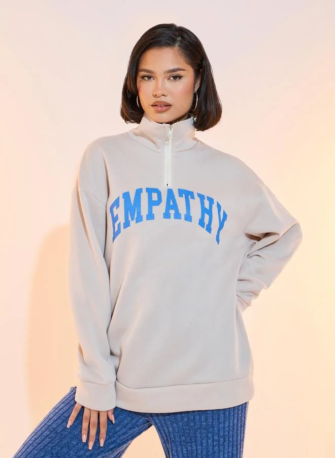 تايك تو سويت شيرت بطبعة كتابة وأكتاف منخفضة