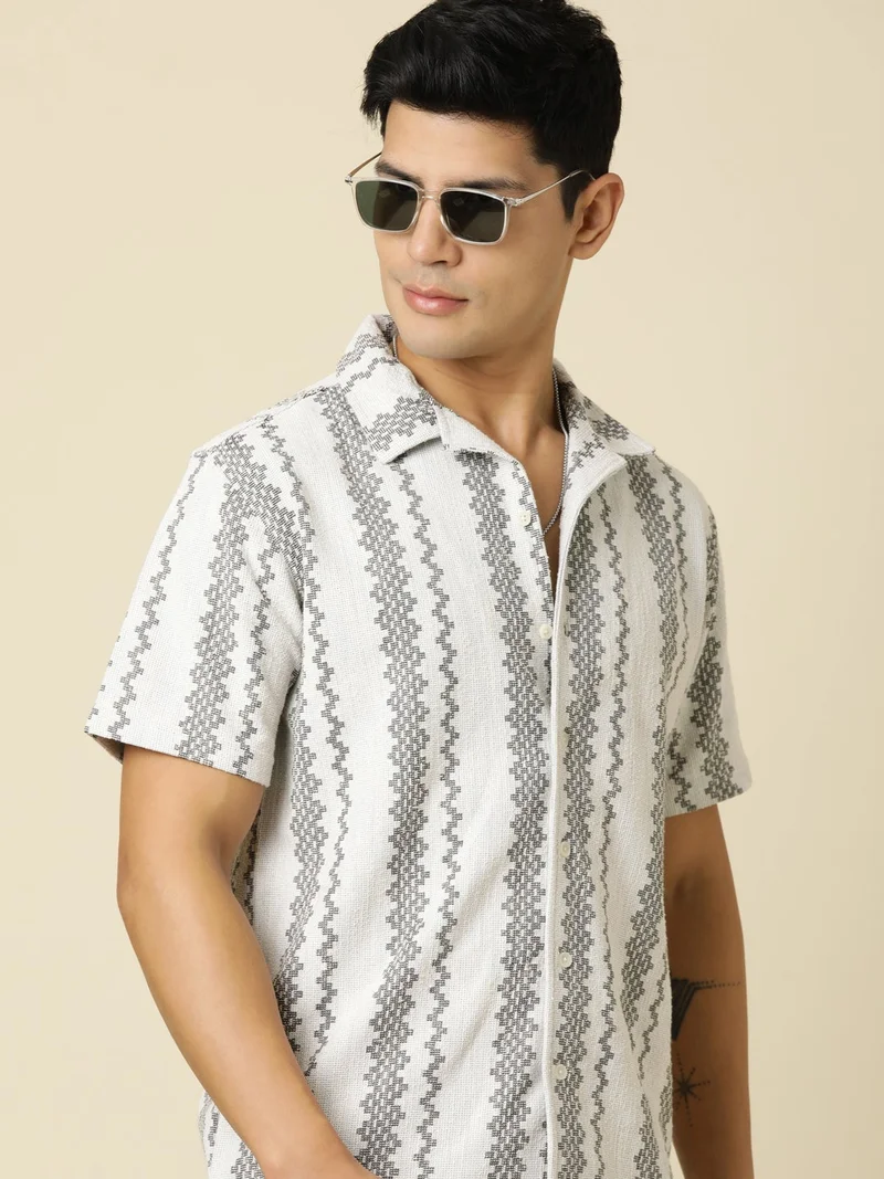 Joven Men Printed Casual Black Oversized Half Sleeve Shirt