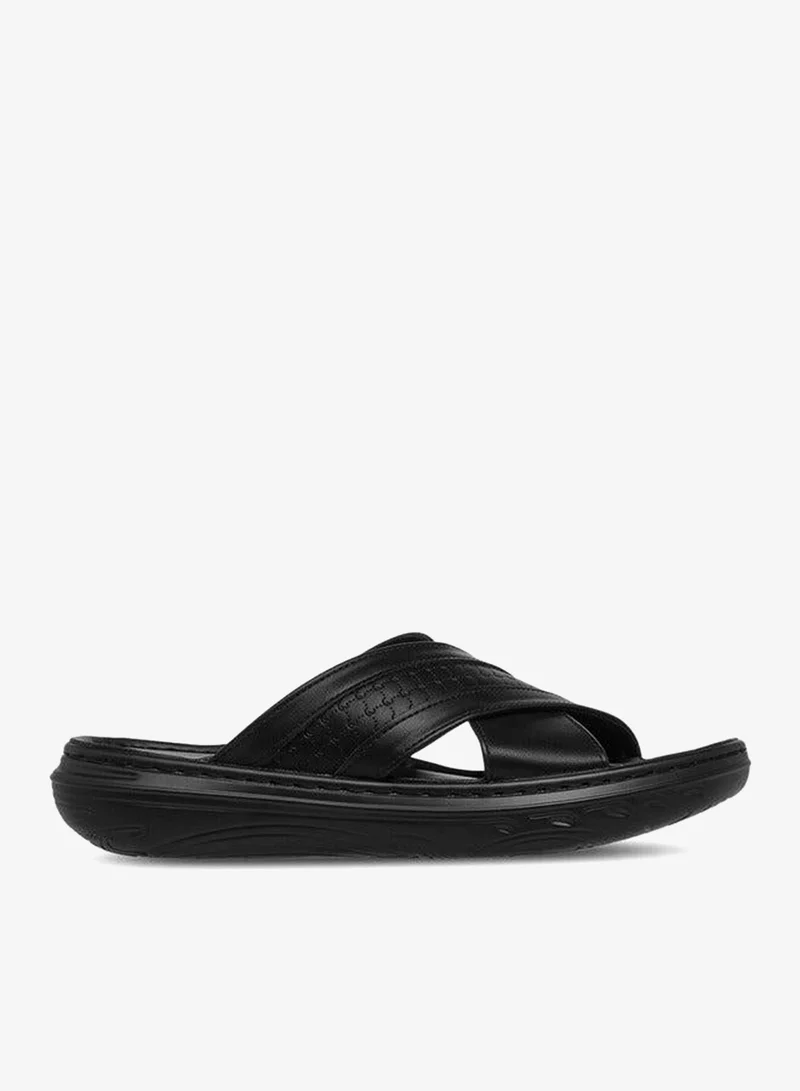 لو كونفورت صنادل سهلة الارتداء بأحزمة متقاطعة وشعار بارز