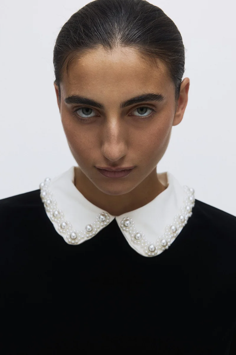 اتش اند ام فستان مخملي بياقة