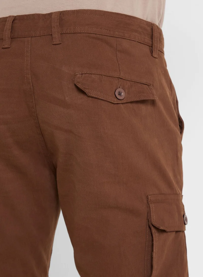 سفنتي فايف Men Slim Fit Mid-Rise Cargos Trousers