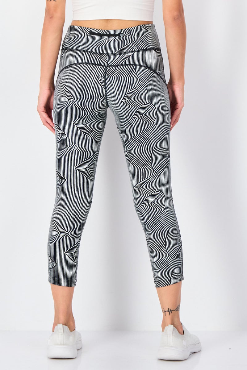 Nike Women Dri Fit Runnng Crop Legging, Multicolor - Image 4