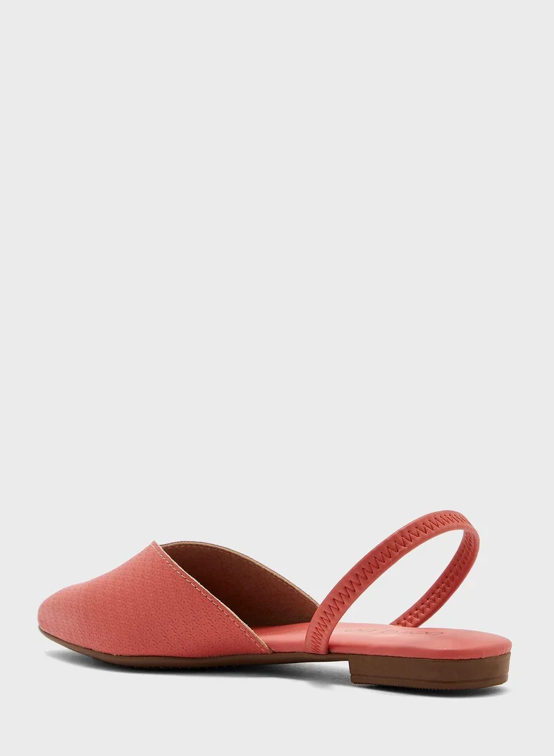 Beira Rio Izabella Pointed Toe Mid Heel Pumps