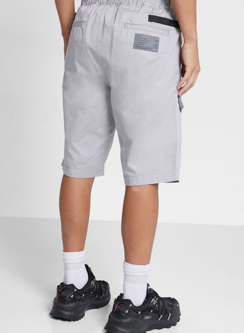 إيسو شورت بشعار الماركة - Image 3