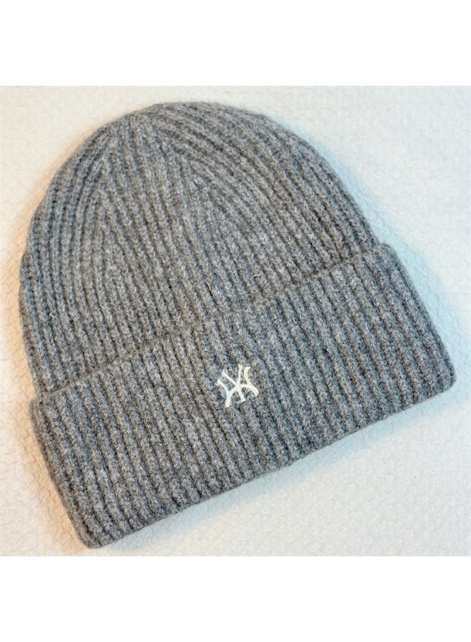 Best-Selling Dark Grey Ribbed Knit Beanie with White NY Yankees Logo – Unisex Winter Must-Have for Premium Warmth, Timeless Style & Versatile Outfit Pairing