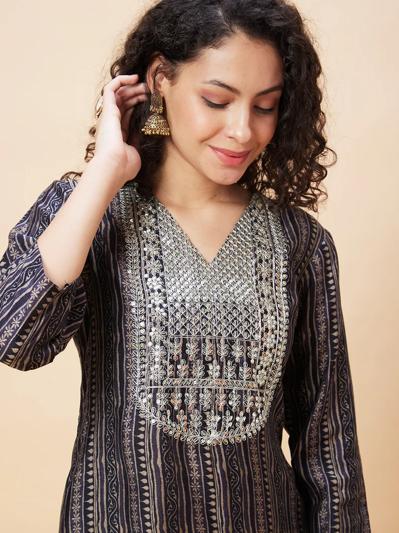 globus Women Geometric Printed V-Neck Thread Work Indie Prints Kurta