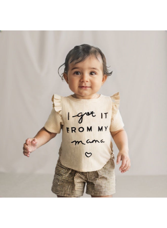طقم بناتي للأطفال تيشيرت “I Got It From My Mama” مع شورت كاروهات | طقم صيفي ناعم ومريح - Image 2