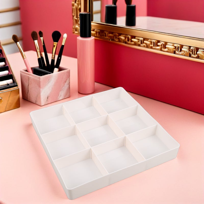 💄 منظم مكياج بلاستيكي أبيض قابل للتعديل مع عدة أقسام لتخزين منضدة الزينة - Image 2