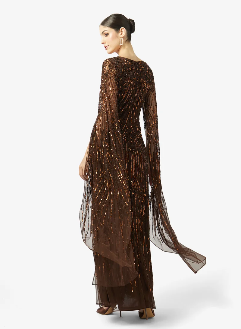 فروك اند فرل فستان ماكسي بأكمام كاب مرصع بالترتر